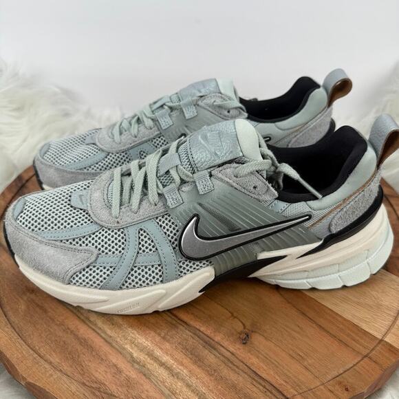 Nike V2K Run PRM Women's Size 10 Light Pumice Light Orewood FN6703-003‎ - Picture 3 of 8